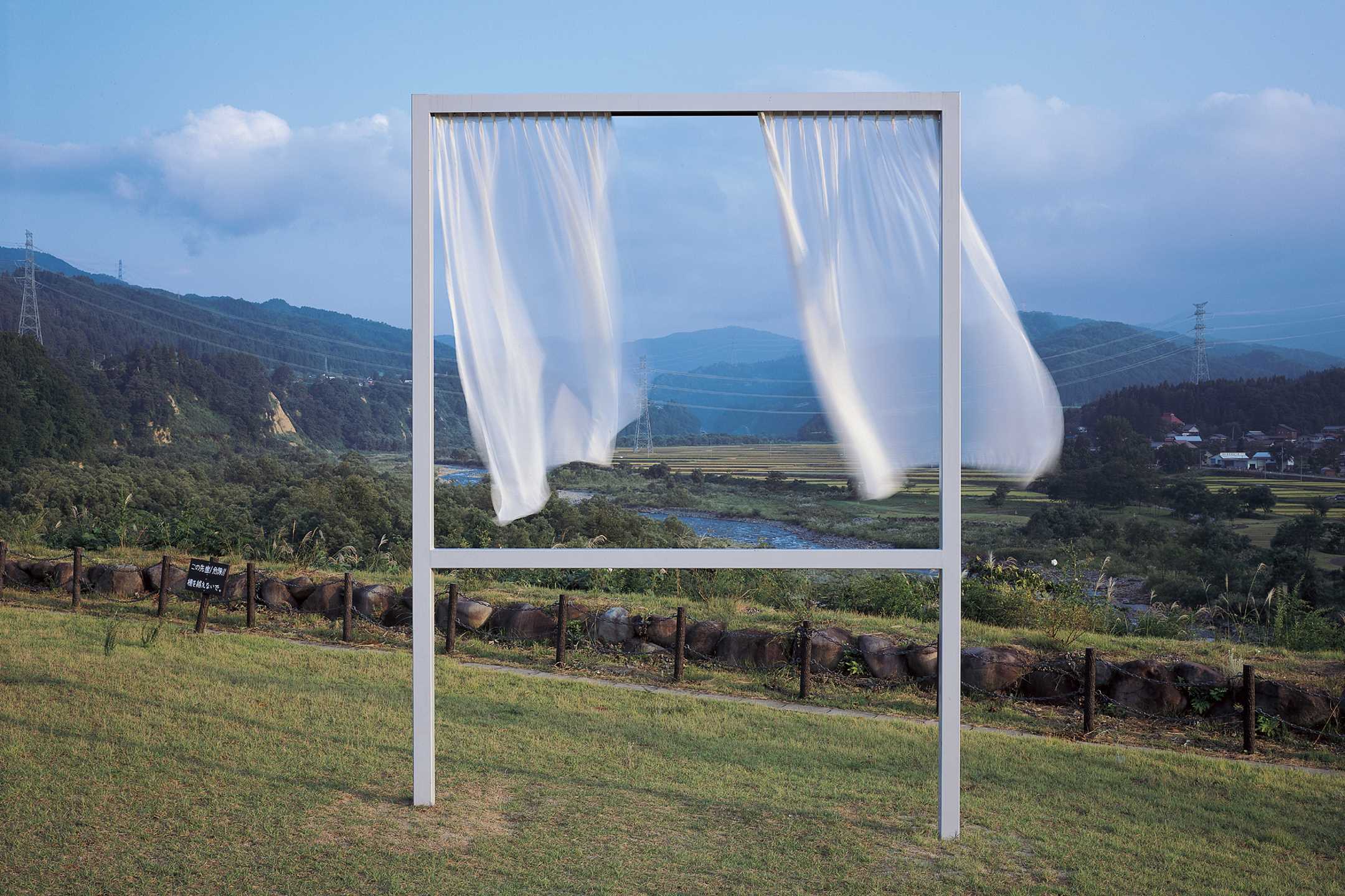 たくさんの失われた窓のために 作品 大地の芸術祭